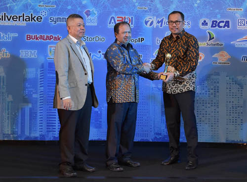  Bank Riau Kepri Raih 2 Penghargaan DataGovAi Award 2018